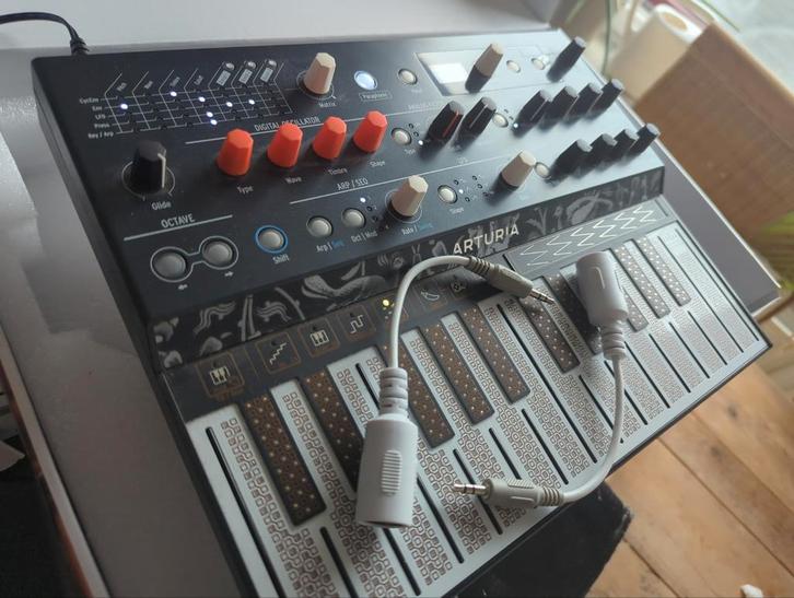 Arturia MicroFreak Synthesizer, Muziek en Instrumenten, Synthesizers, Zo goed als nieuw, Overige aantallen, Overige merken, Met midi-aansluiting