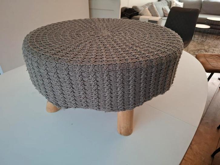 Leuke bijzet tafel / of op kinderkamer, Huis en Inrichting, Banken | Voetenbanken en Poefen, Zo goed als nieuw, Minder dan 50 cm