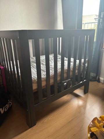 Baby box antraciet beschikbaar voor biedingen