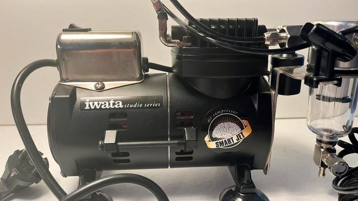 IS-850 Iwata Smart Jet airbrush compressor, Doe-het-zelf en Verbouw, Compressors, Zo goed als nieuw, Minder dan 25 liter, Minder dan 200 liter/min