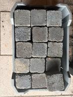 GRATIS - Gebruikte grijze kasseien 46 stuks (exclusief krat), Ophalen, Gebruikt, Klinkers, Minder dan 5 m²