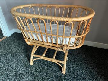 Rotan / bamboe wieg incl matras beschikbaar voor biedingen