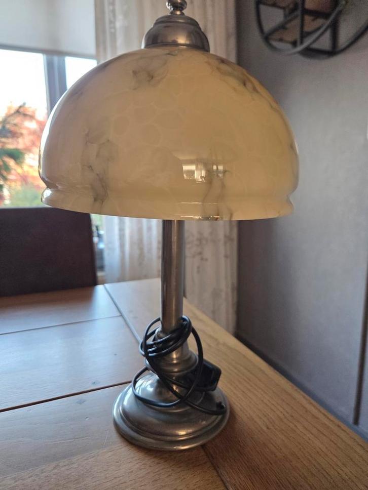 Vintage Lamp met Metalen Poot, Huis en Inrichting, Lampen | Tafellampen, Gebruikt, Minder dan 50 cm, Glas, Metaal, Ophalen of Verzenden