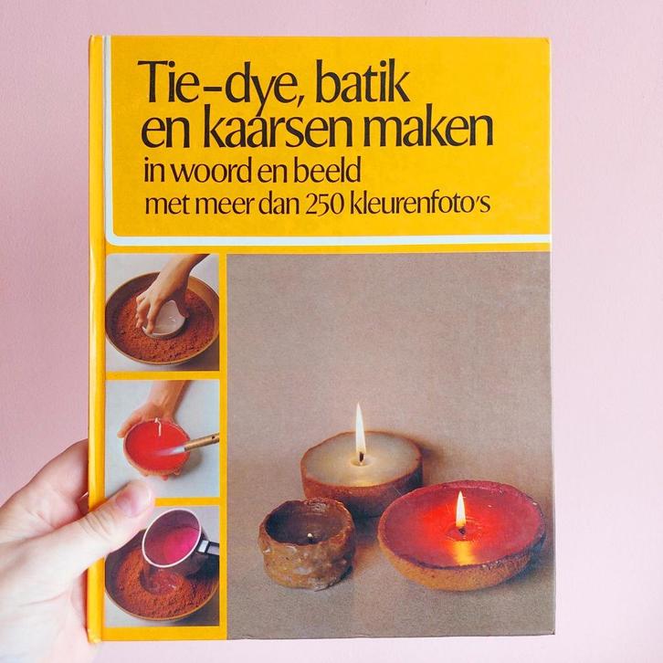 Boek Tie-dye, batik en kaarsen maken in woord en beeld 1976, Boeken, Hobby en Vrije tijd, Zo goed als nieuw, Overige onderwerpen