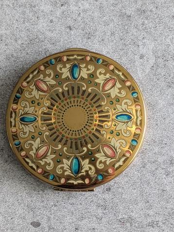 Te koop poederdoos beschikbaar voor biedingen