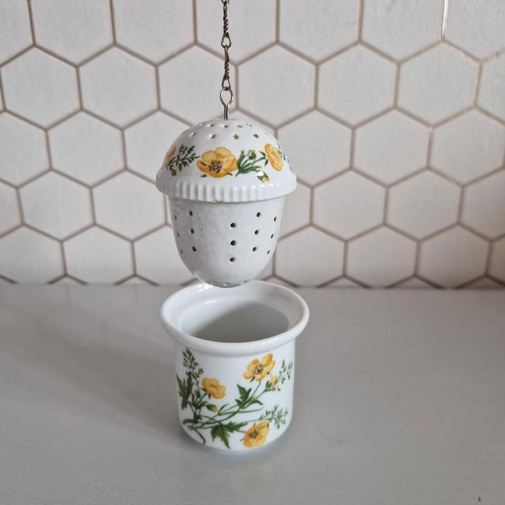 Vintage porseleinen thee-ei, Antiek en Kunst, Antiek | Servies los, Ophalen of Verzenden