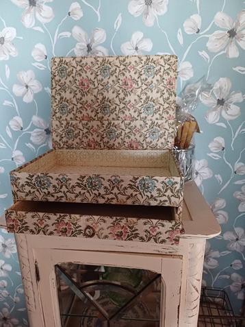 Brocante  Oude Fournituren /Sieraden Doos beschikbaar voor biedingen