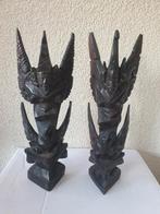 2 mooie Indonesische houtsnijwerken van donker hout. 25 cm, Ophalen of Verzenden