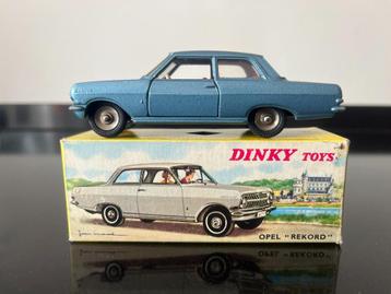 Dinky Toys #542 Opel Rekord beschikbaar voor biedingen