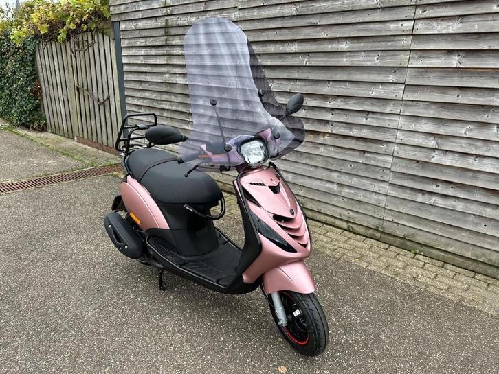 Piaggio Zip SP E5 Rose Gold, Fietsen en Brommers, Scooters | Piaggio, Zo goed als nieuw, Zip, Maximaal 45 km/u, Benzine, Ophalen