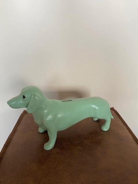 Grote lichtgroene keramische spaarpot teckel 37 cm, Verzamelen, Spaarpotten, Zo goed als nieuw, Dier, Steen, Aardewerk of Keramiek