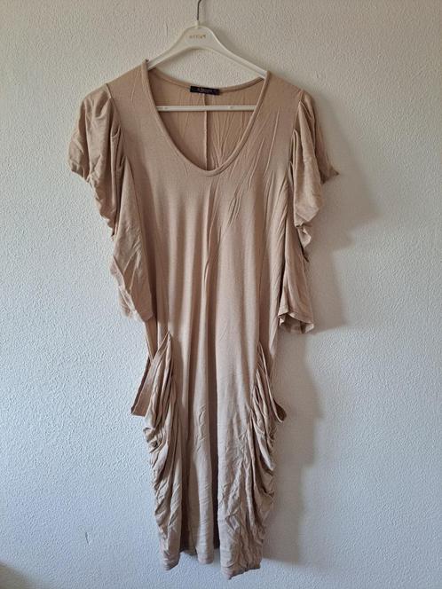 beige g.ricceri jurk maat s, Kleding | Dames, Jurken, Zo goed als nieuw, Maat 36 (S), Beige, Knielengte, Ophalen of Verzenden