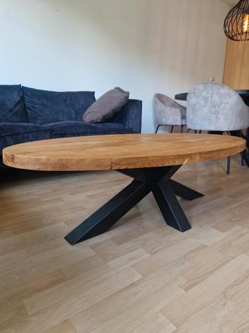 Mooie salon tafel  beschikbaar voor biedingen