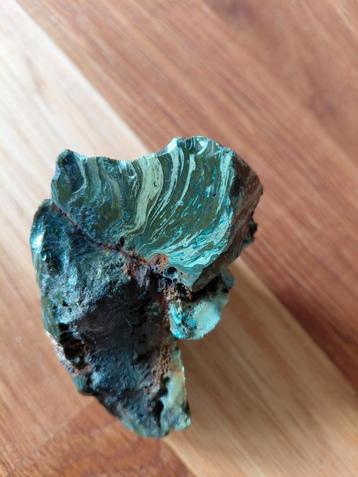 Ruwe groene malachiet mineraal stenen beschikbaar voor biedingen