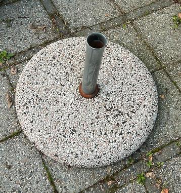 Parasol voet beschikbaar voor biedingen