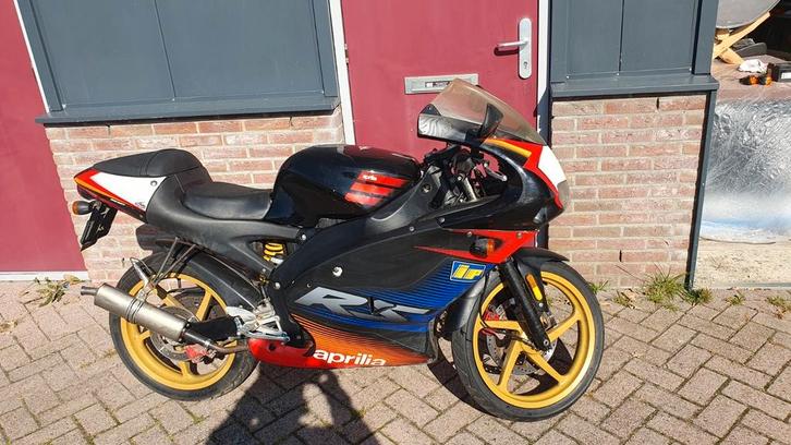 Zeldzame Aprilia RS50 “Nero SBK” met kenteken, Fietsen en Brommers, Scooters | Aprilia, Gebruikt, SR 50, Maximaal 45 km/u, Benzine