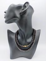 Granaten ketting met gouden bolslot, 72 cm