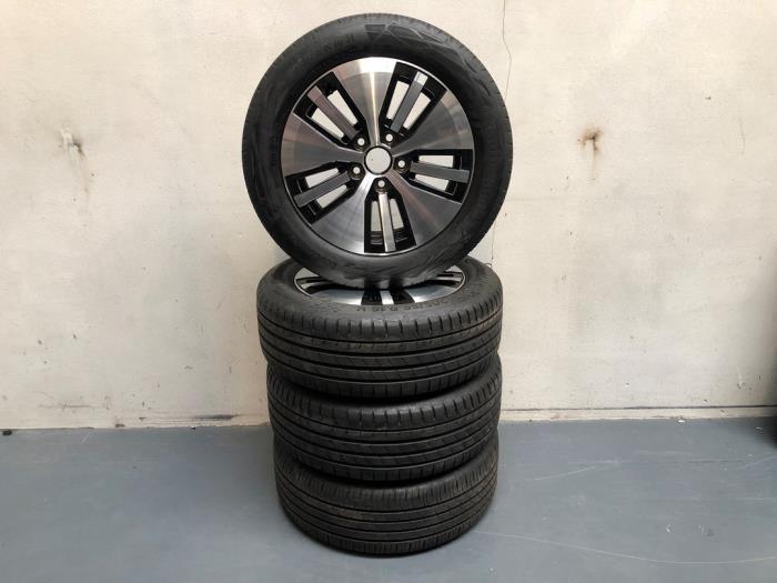 Sportvelgenset + banden van een Volkswagen Golf, Auto-onderdelen, Banden en Velgen, Personenwagen, Gebruikt, 3 maanden garantie