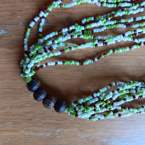 Ketting van gekleurde steentjes, Sieraden, Tassen en Uiterlijk, Kettingen, Gebruikt, Overige materialen, Overige kleuren, Ophalen of Verzenden