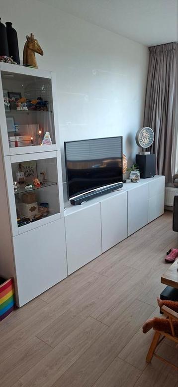 Besta Kast met Vitrine - Zelf in te delen! beschikbaar voor biedingen