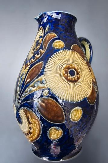 Vaas van steengoed met originele zoutglazuur handgemaakt beschikbaar voor biedingen