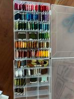 DMC Borduurgaren - 120 kleuren in opbergdozen, Ophalen of Verzenden, Zo goed als nieuw, Handborduren, Borduurgaren of Zijde