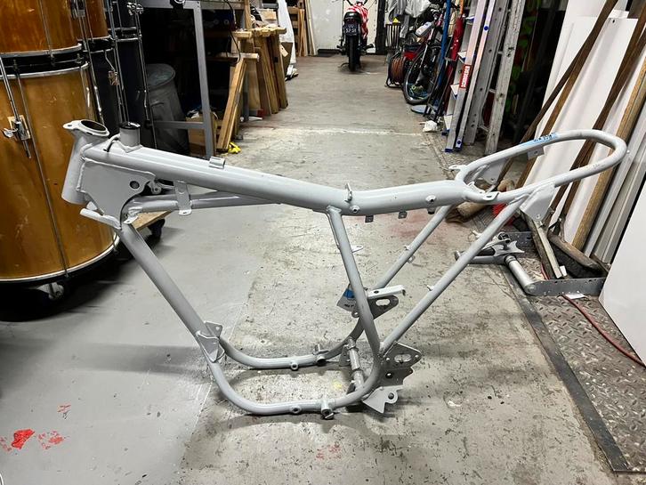 BSA B50 gepoedercoat frame met wat werk, Motoren, Onderdelen | Oldtimers, Gebruikt, Ophalen