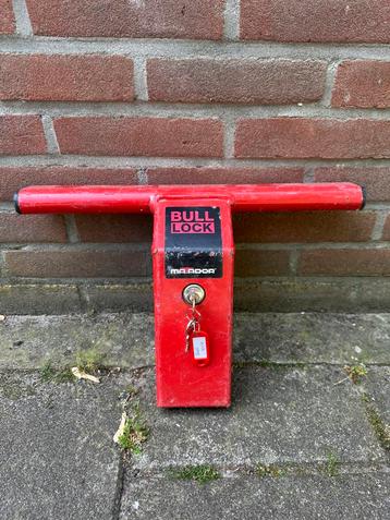 Bull lock in goede staat met 2 sleutels! beschikbaar voor biedingen
