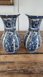 Twee blauw/ witte vazen van Dellfia, Ophalen of Verzenden