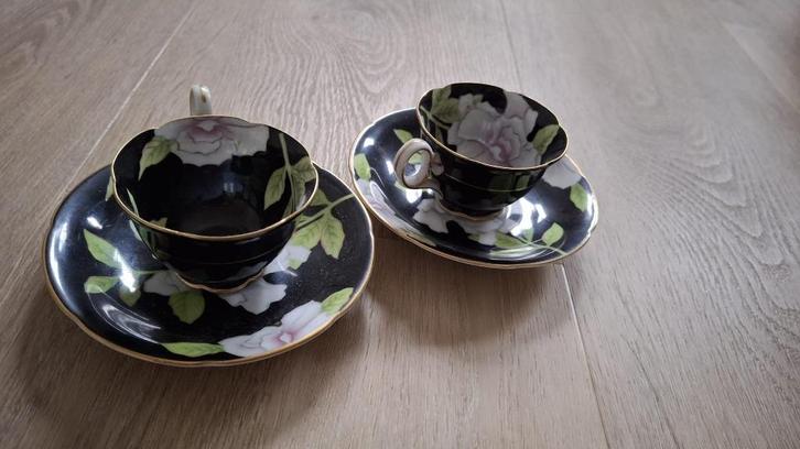 2x kop en schotel met bloemen uit Japan, Huis en Inrichting, Keuken | Servies, Nieuw, Kop(pen) en/of Schotel(s), Overige stijlen