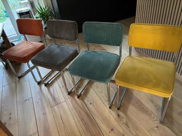 8 x eetkamer stoel, retro  ribstof blauw, geel, oranje grijs beschikbaar voor biedingen