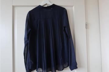 Vlotte blouse blauw Geisha mt L plissé achterkant lange mouw beschikbaar voor biedingen