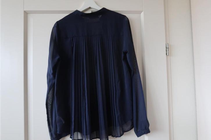 Vlotte blouse blauw Geisha mt L plissé achterkant lange mouw, Kleding | Dames, Blouses en Tunieken, Zo goed als nieuw, Maat 42/44 (L)