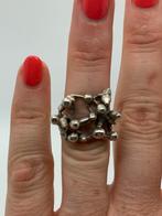 V889 Prachtige zilveren brutalist ring maat 16, Sieraden, Tassen en Uiterlijk, Antieke sieraden, Ophalen of Verzenden, Zilver