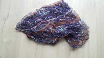 sjaaltje 94 x 94 cm. beschikbaar voor biedingen