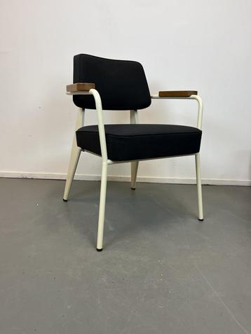 1 Vitra Prouve Direction stoel Beige Zwart beschikbaar voor biedingen