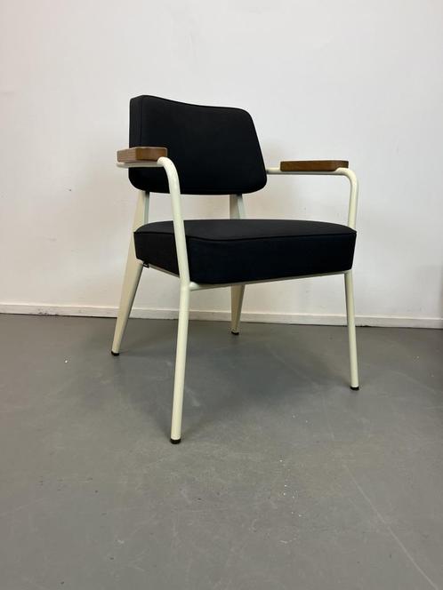 1 Vitra Prouve Direction stoel Beige Zwart, Huis en Inrichting, Stoelen, Zo goed als nieuw, Metaal, Stof