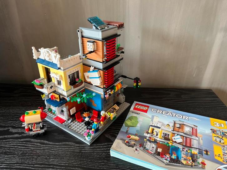 Lego creator 3 in 1 set woonhuis, dierenwinkel & café, Kinderen en Baby's, Speelgoed | Duplo en Lego, Zo goed als nieuw, Ophalen of Verzenden