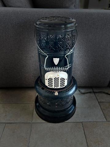 Oude oliekachel beschikbaar voor biedingen