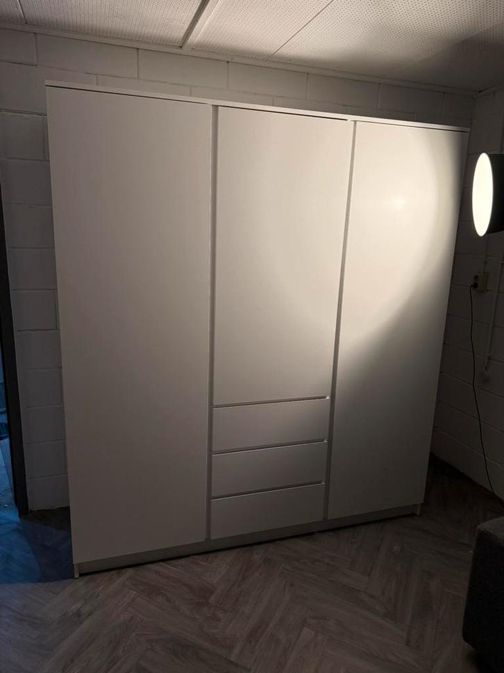 Jysk Limfjorden kledingkast, Huis en Inrichting, Kasten | Kledingkasten, Zo goed als nieuw, 150 tot 200 cm, 150 tot 200 cm, 50 tot 75 cm