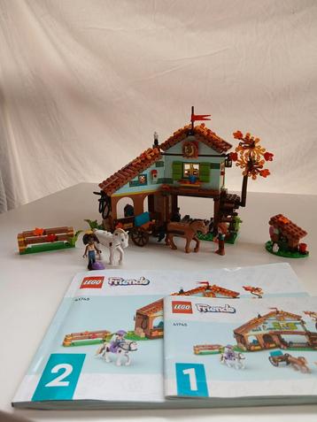 Mooie Lego Friends set autumns paardenstal 41745 beschikbaar voor biedingen
