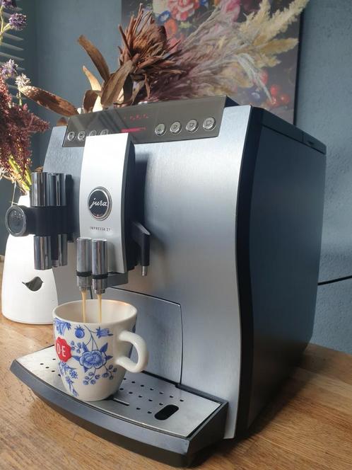 Te koop Jura z7 tweede generatie ONE TOUCH koffieapparaat, Witgoed en Apparatuur, Koffiezetapparaten, Zo goed als nieuw, Gemalen koffie