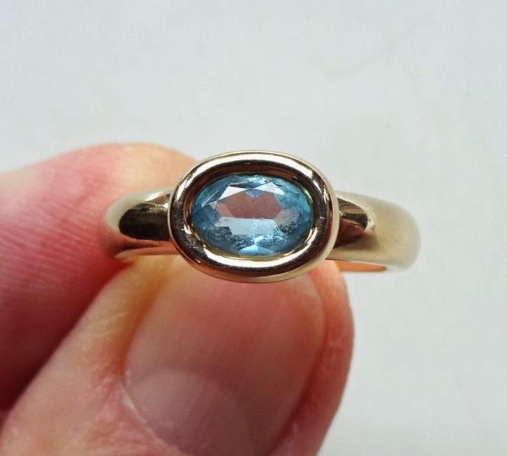 Vintage 9 kt gouden solitaire ring: blauwe topaas, Sieraden, Tassen en Uiterlijk, Ringen, Gebruikt, Dame, 17 tot 18, Blauw, Goud