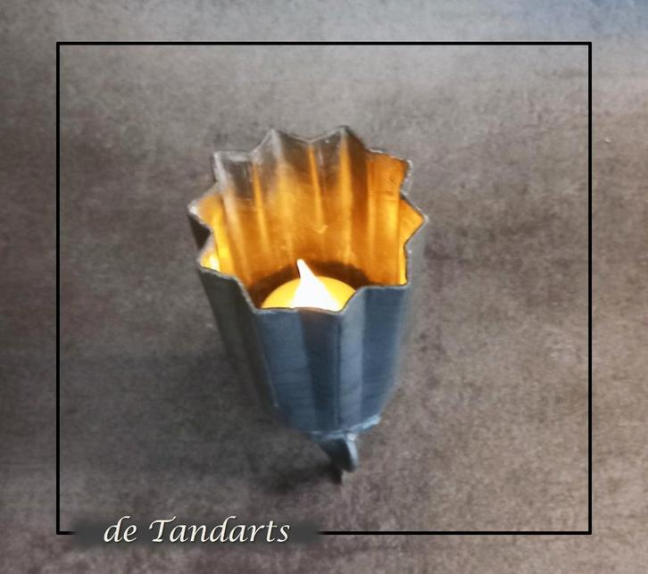 Vaasje ¤ Brutalist, arts and crafts ¤ 13 cm  🎄 KERSTKORTING, Huis en Inrichting, Woonaccessoires | Vazen, Zo goed als nieuw, Overige kleuren