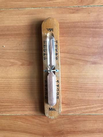 Vintage zandloper beschikbaar voor biedingen