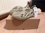 Yeezy Foamrunner Maat 42, Kleding | Heren, Schoenen, Bruin, Nieuw, Ophalen of Verzenden, Sneakers of Gympen
