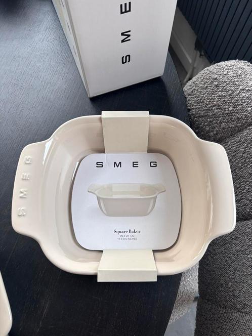 Smeg set ovenschaal en taartvorm creme beige, Huis en Inrichting, Keuken | Servies, Nieuw, Ophalen of Verzenden