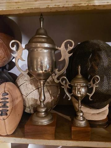 Set vintage sportbekers trofee trofeeën  beschikbaar voor biedingen