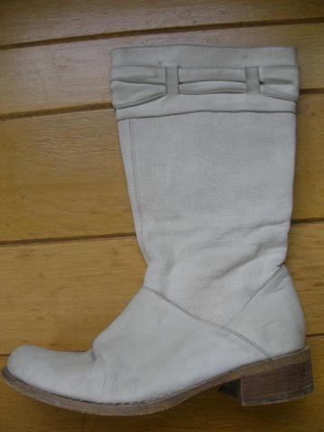 Laarzen ecru maat 40 beschikbaar voor biedingen