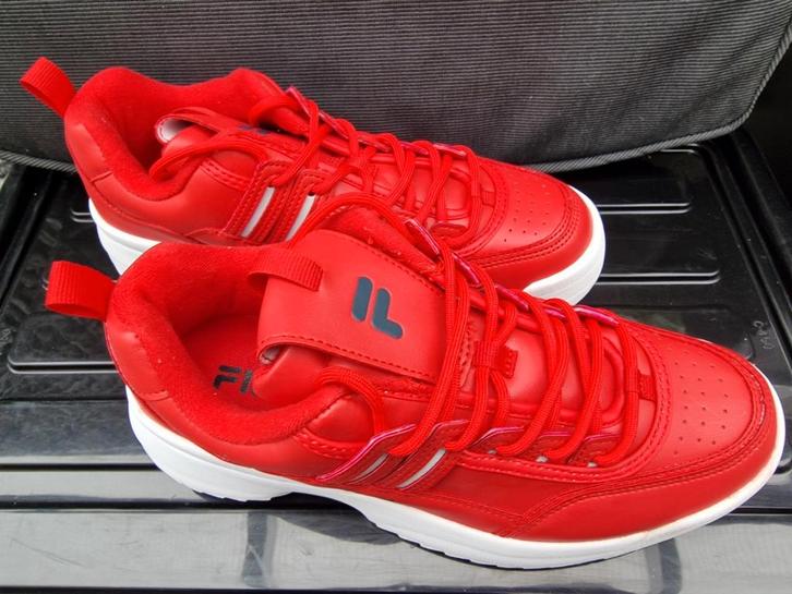 NIEUW Fila disrupter mt 41 limited rood met zwart editie, Kleding | Dames, Schoenen, Nieuw, Sneakers of Gympen, Rood, Ophalen